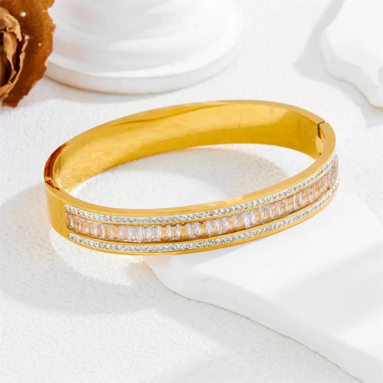 Artificial jewelleryAKaccessories