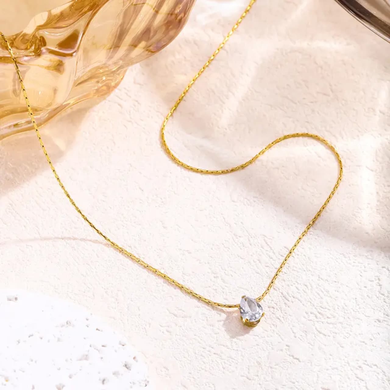 Zircone triangle necklace