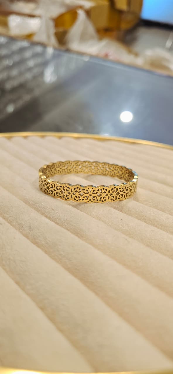 18k Bangle