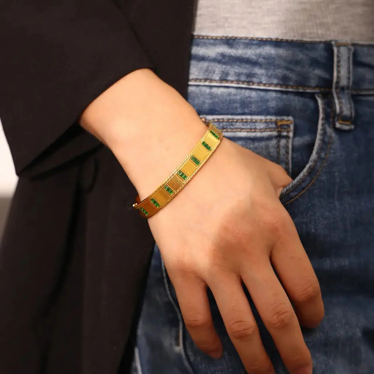 Artificial jewelleryAKaccessories
