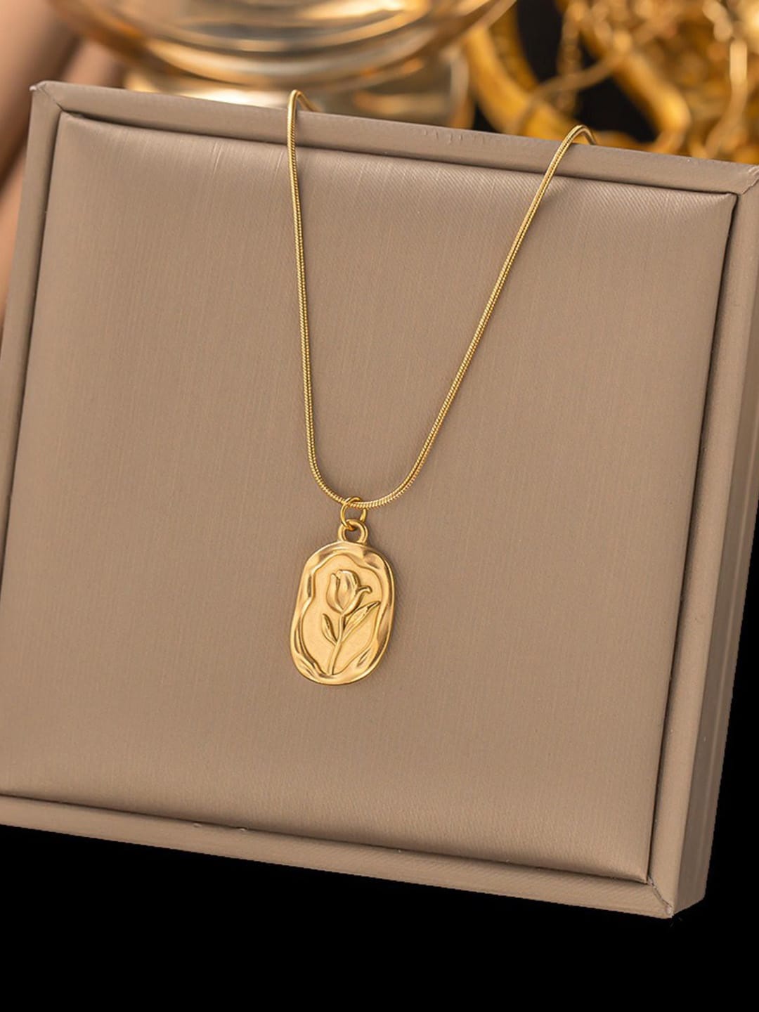 Artificial jewelleryAKaccessories