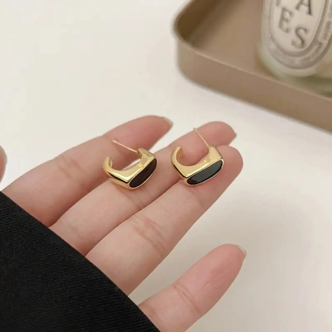 Artificial jewelleryAKaccessories