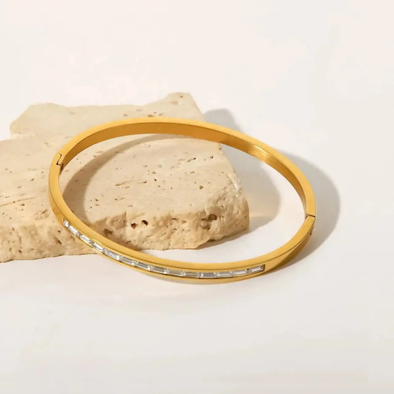 Artificial jewelleryAKaccessories