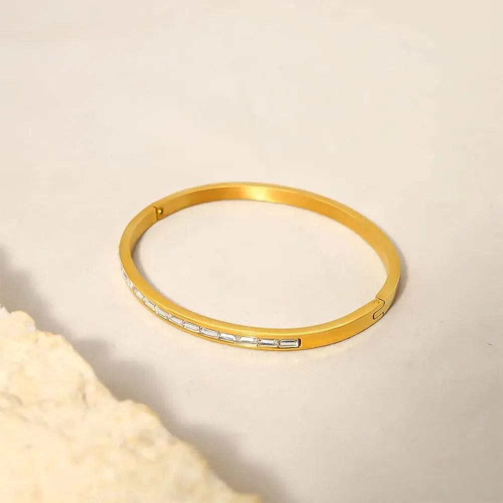 Artificial jewelleryAKaccessories