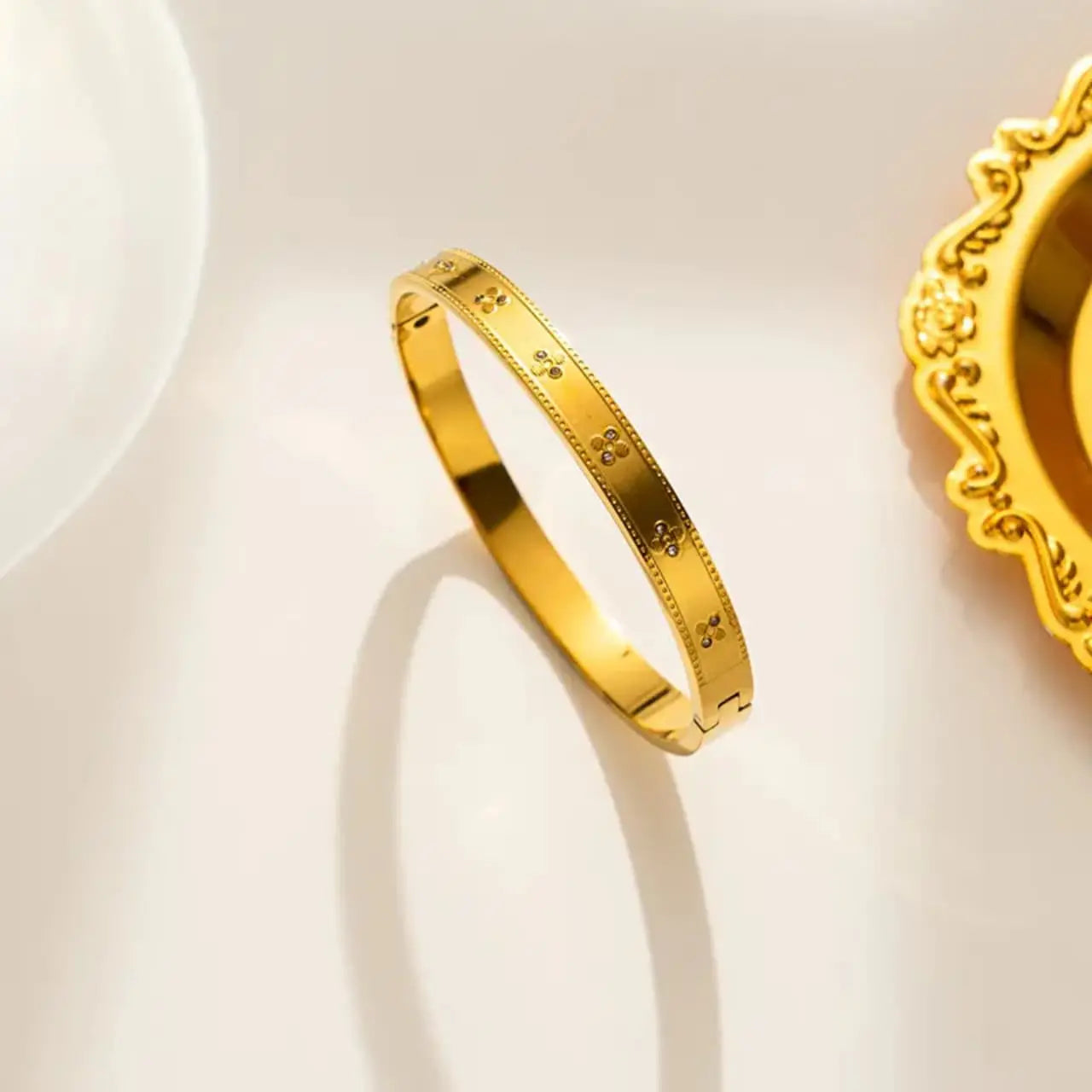 Artificial jewelleryAKaccessories