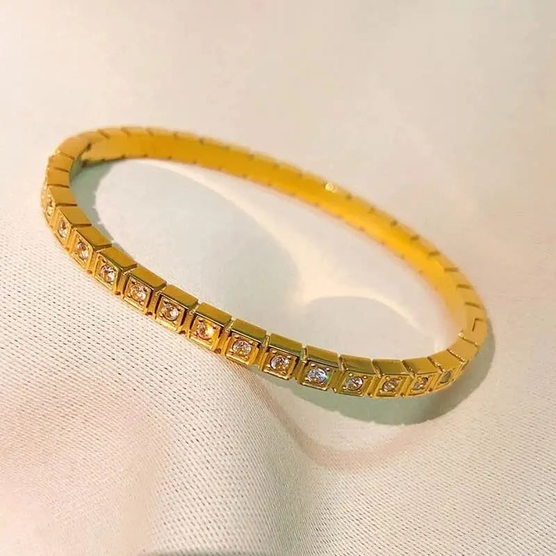 Artificial jewelleryAKaccessories