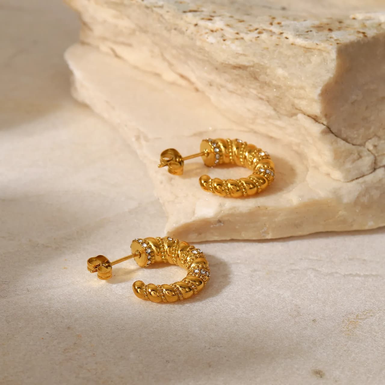 Artificial jewelleryAKaccessories