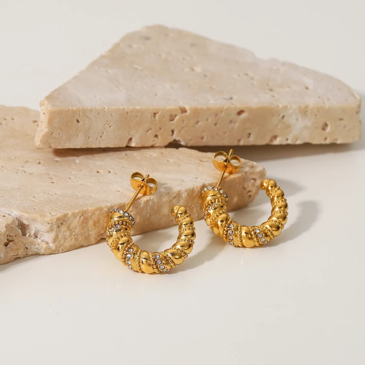 Artificial jewelleryAKaccessories