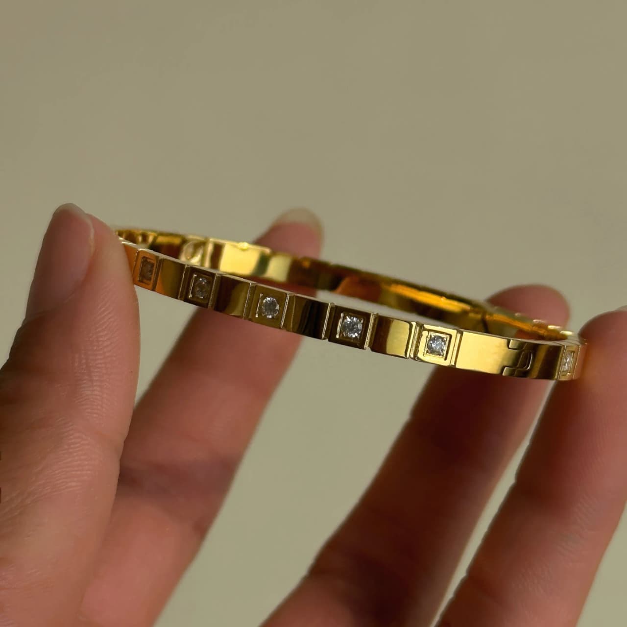 Artificial jewelleryAKaccessories