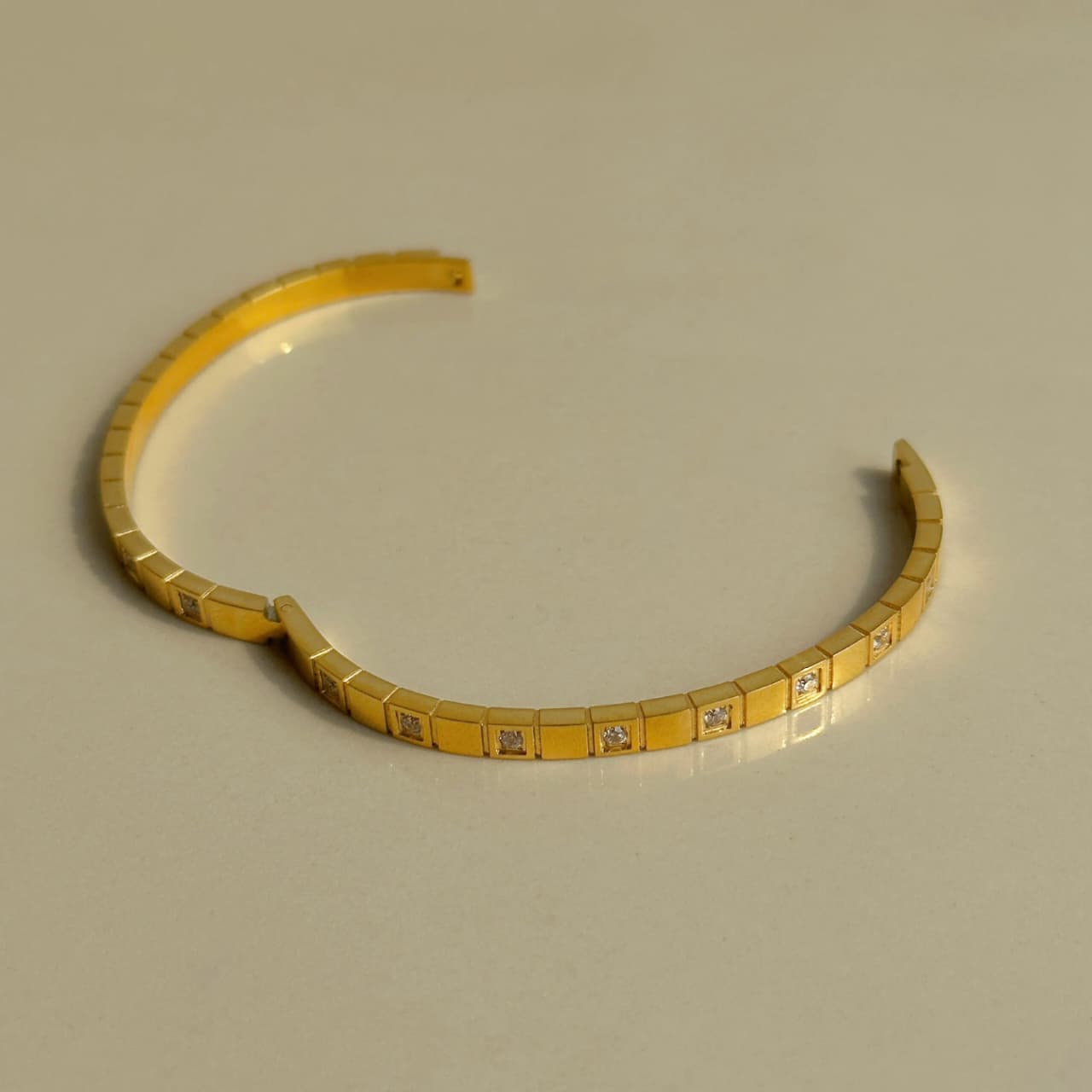 Artificial jewelleryAKaccessories