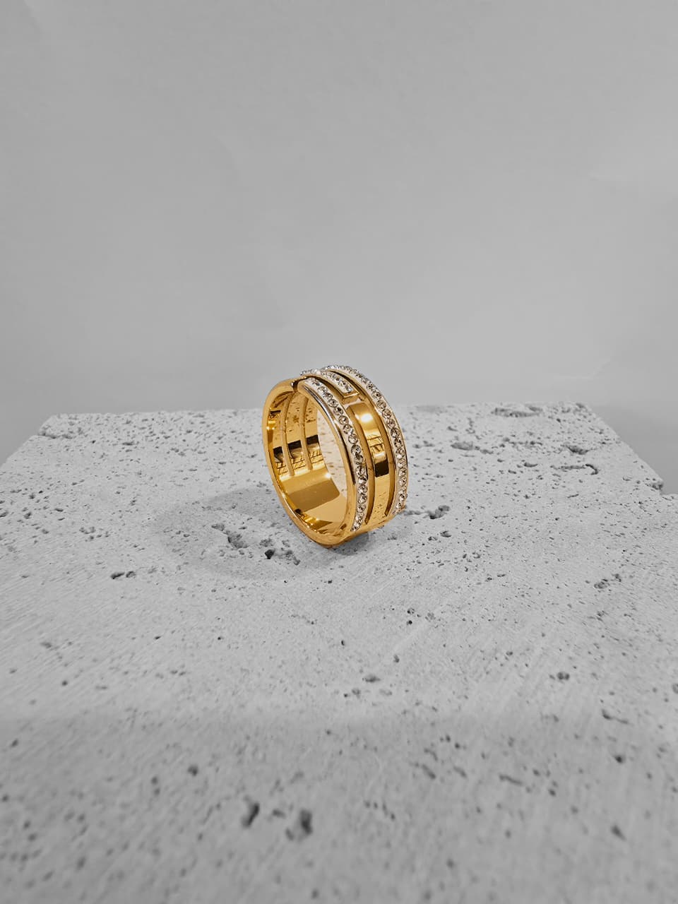 Luxury ring