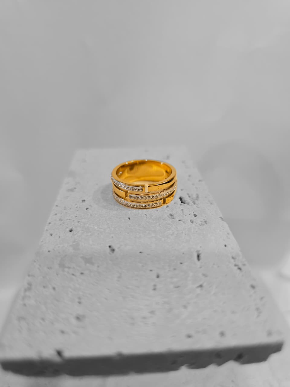 Luxury ring