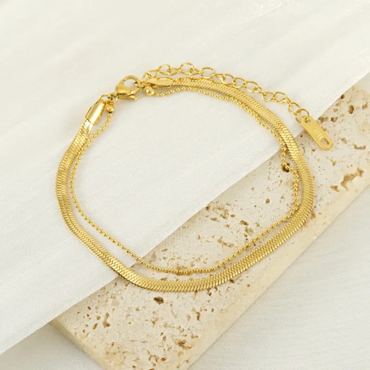 Twisted boll bracelet