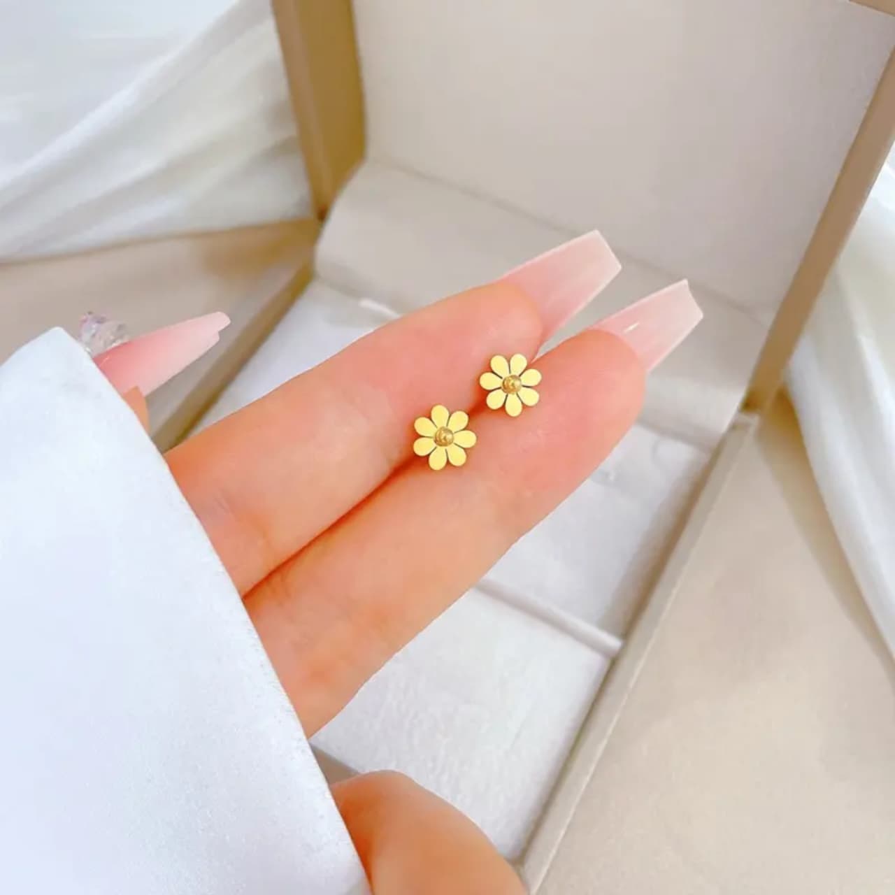 Flower studs