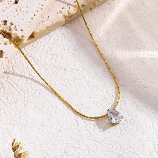Zircone triangle necklace
