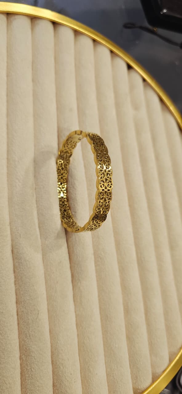 18k Bangle