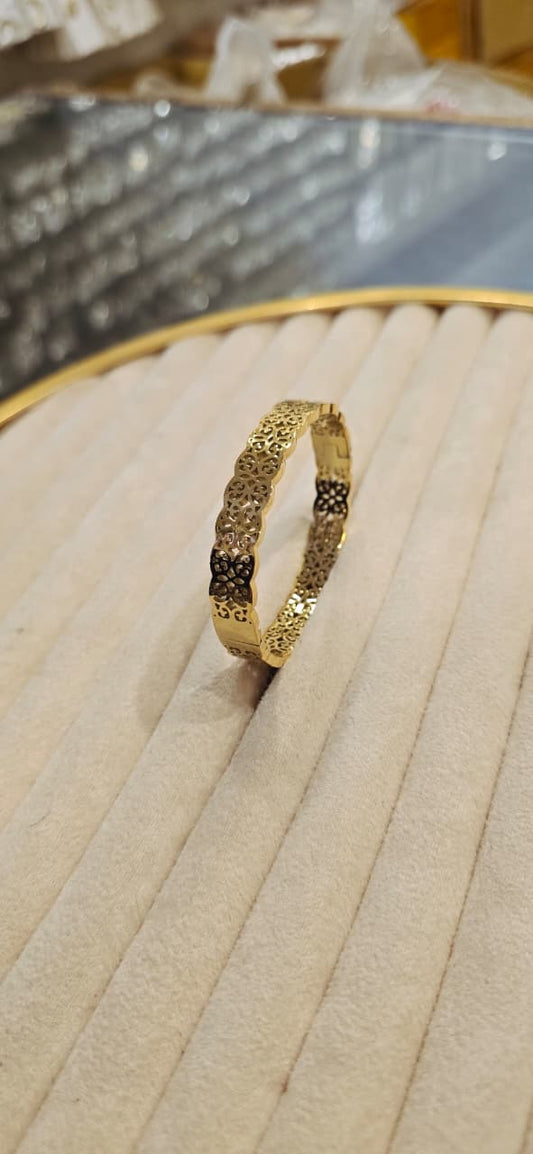18k Bangle