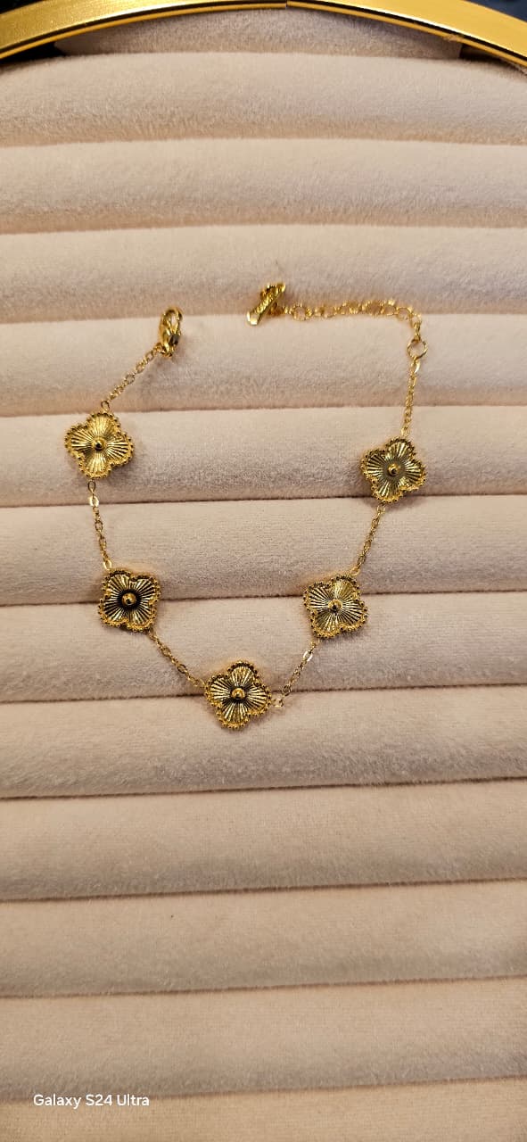 Artificial jewelleryAKaccessories