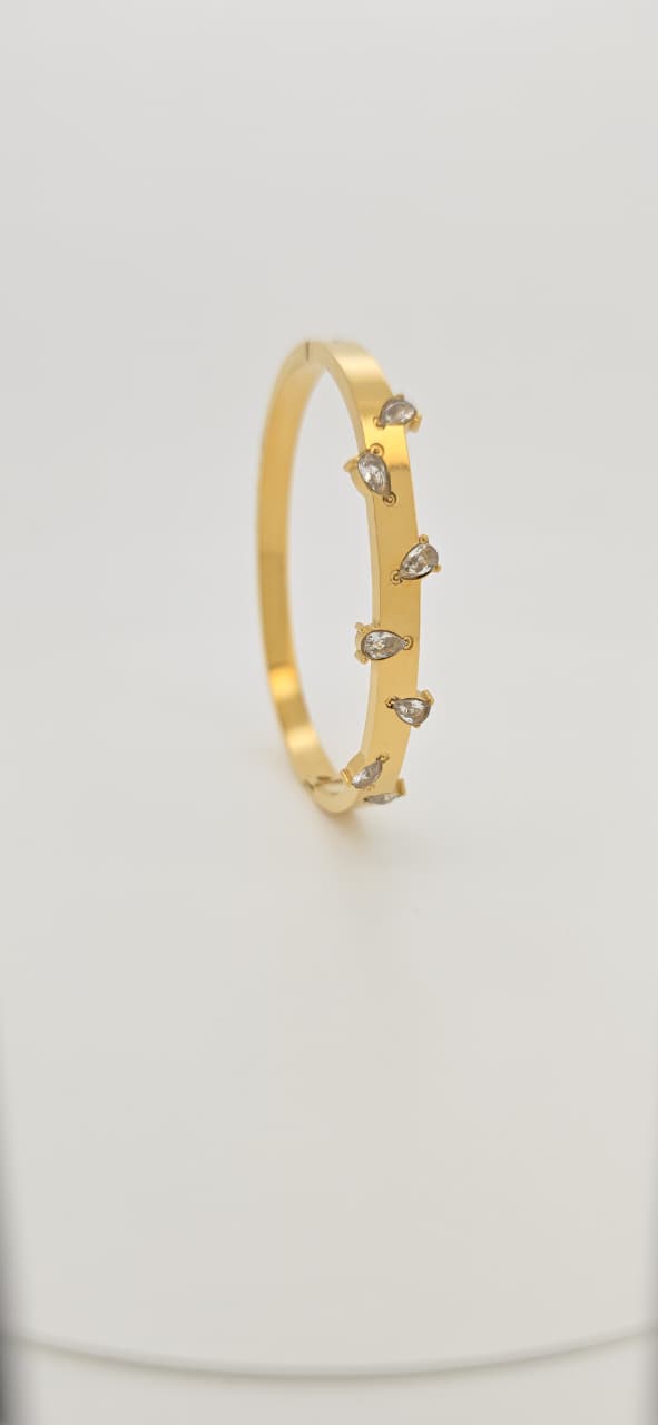 Artificial jewelleryAKaccessories