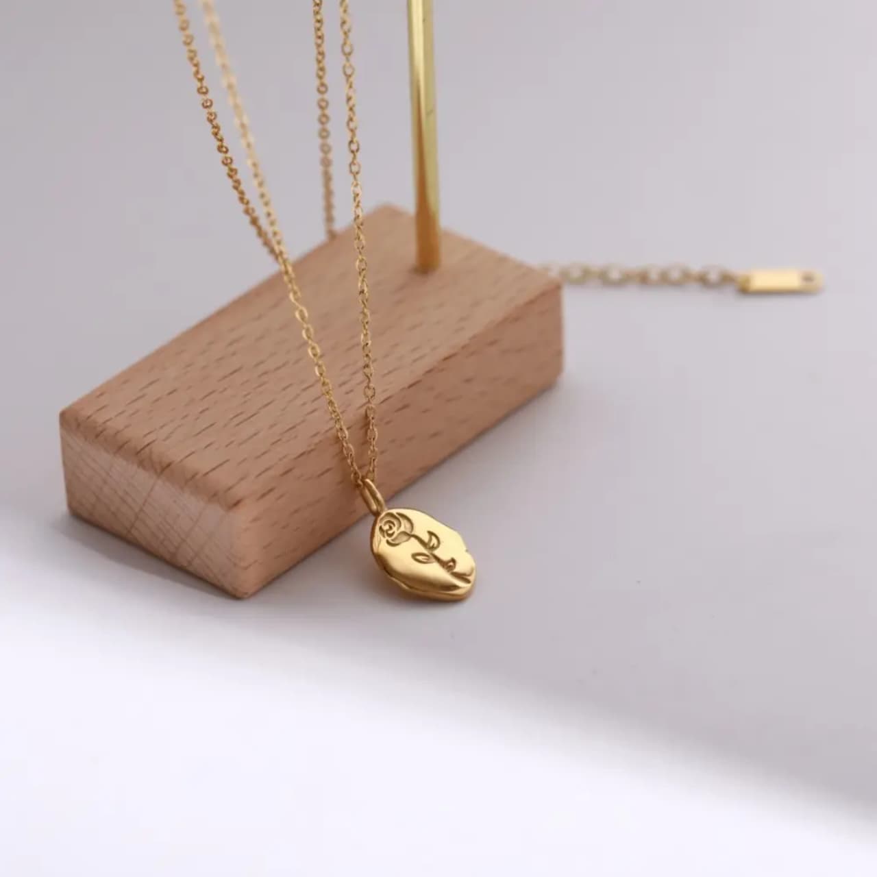 New  Rose gold Plated necklace